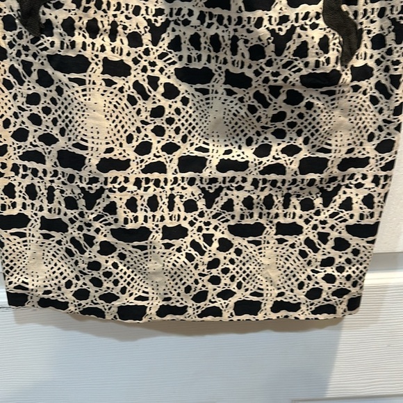 Vivienne Tam Tan and White Printed Sleeveless A-Line Dress 8 - Picture 5 of 8